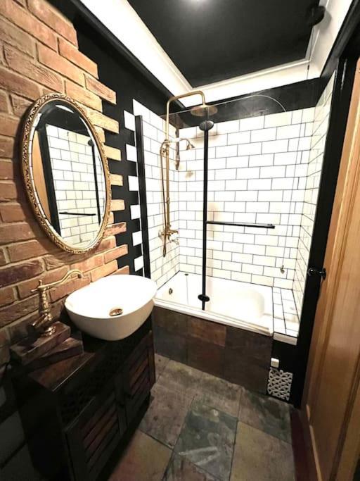 Apartment - Quirky Me1 Rochester  Dış mekan fotoğraf